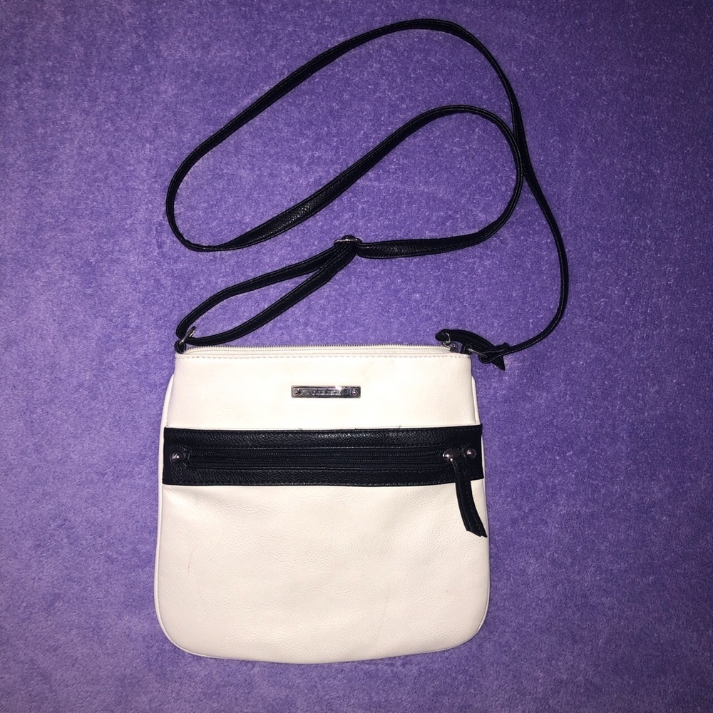 Nine West black and white purse🖤🤍